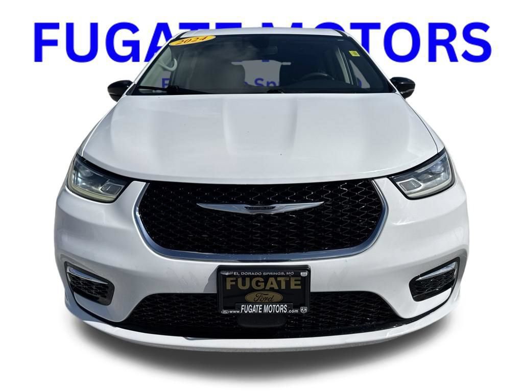 Used 2024 Chrysler Pacifica Touring-L FWD image 10