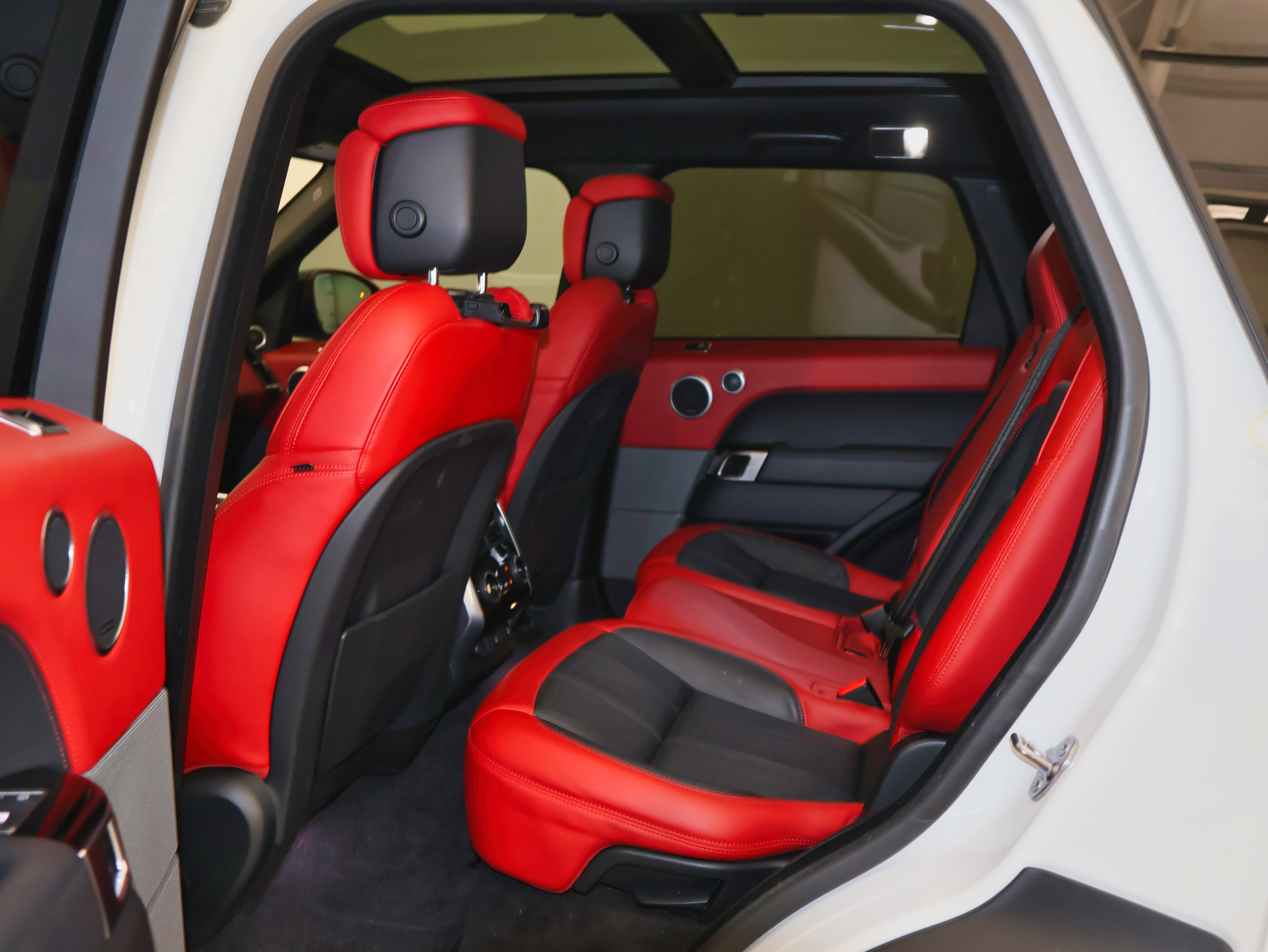 Used 2018 Land Rover Range Rover Sport HSE Dynamic image 20