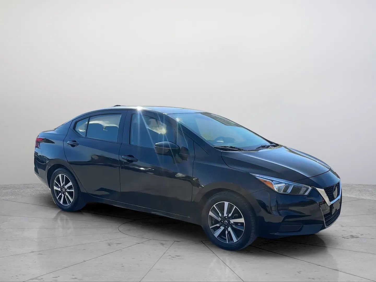 Used 2021 Nissan Versa SV FWD image 7