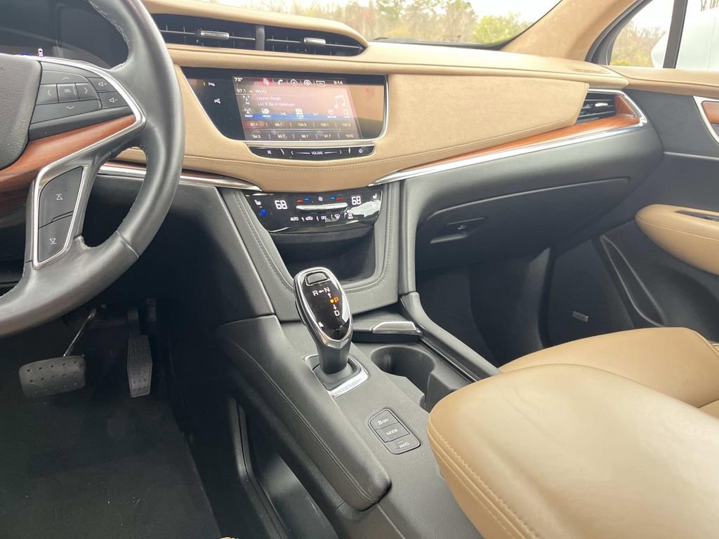 Used 2017 Cadillac XT5 Platinum w/ Driver Assist Package image 15