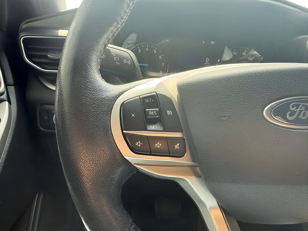 Used 2021 Ford Explorer XLT w/ Equipment Group 202A AWD/4WD image 17
