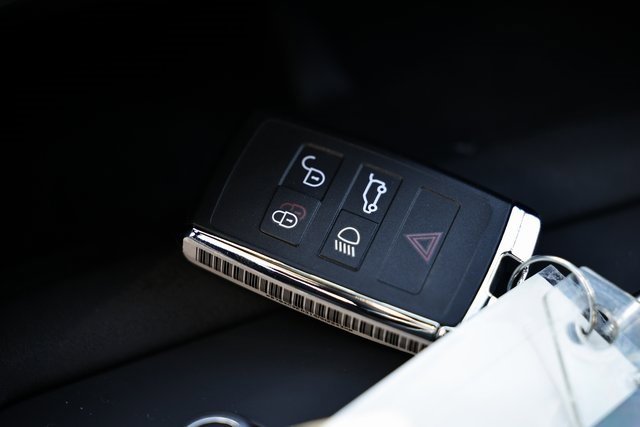 New 2025 Land Rover Discovery Metropolitan Edition image 50