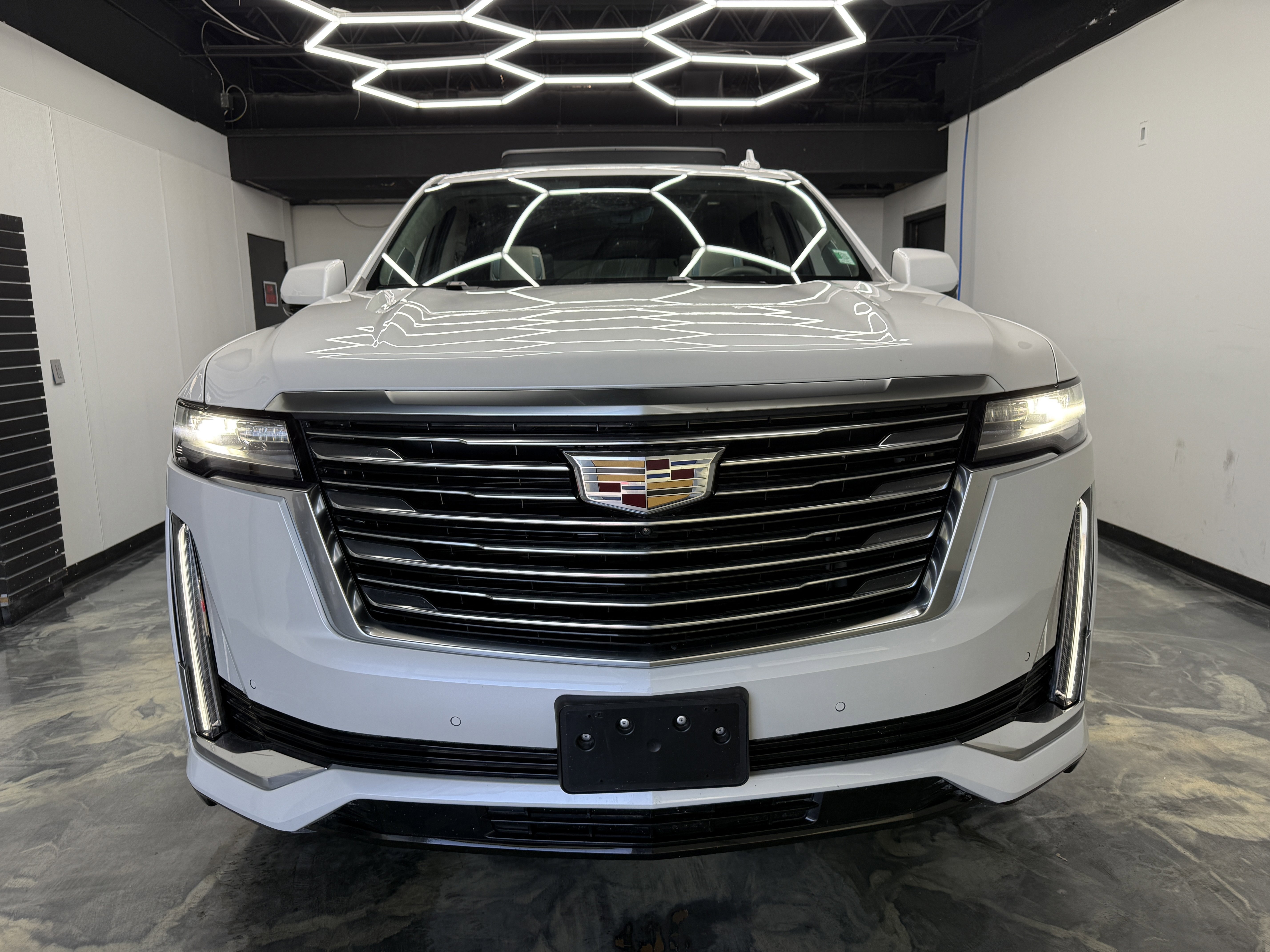Used 2023 Cadillac Escalade Premium Luxury Platinum image 8