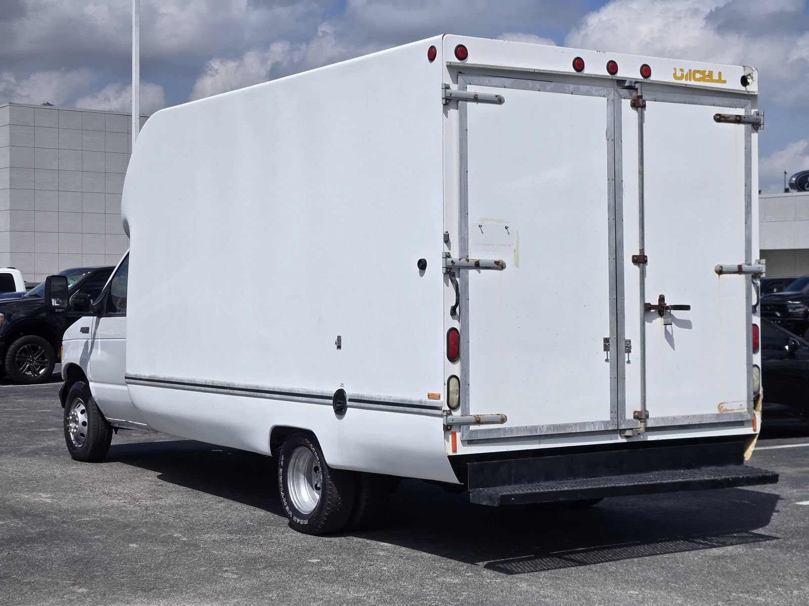 Used 2003 Ford E-350 and Econoline 350 Super Duty RWD image 6