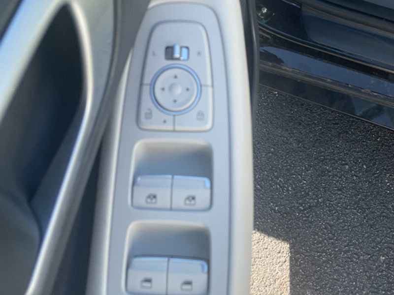 Used 2025 Hyundai Sonata SEL FWD image 12