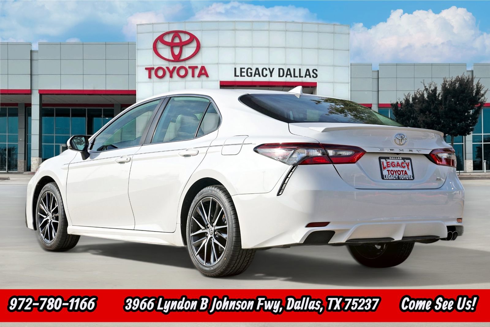Used 2024 Toyota Camry SE image 7