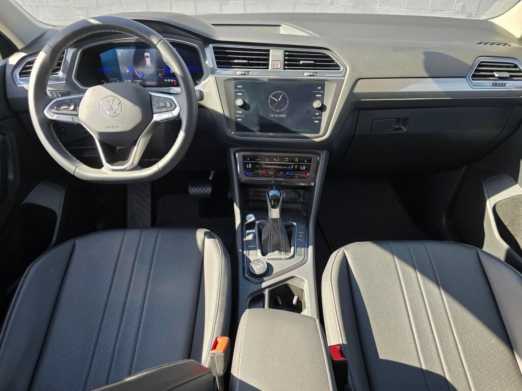 Used 2022 Volkswagen Tiguan SE w/ Panoramic Sunroof Package AWD/4WD image 18