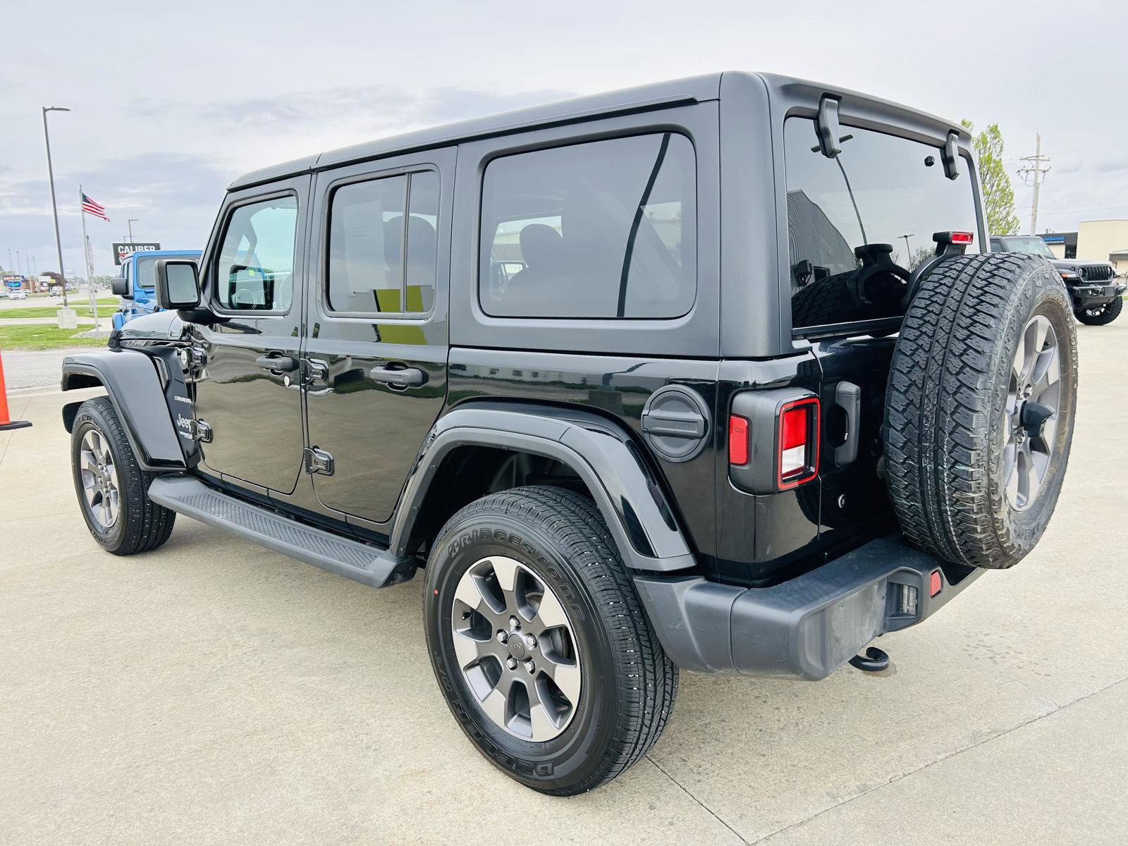 Used 2019 Jeep Wrangler Unlimited Sahara AWD/4WD image 32