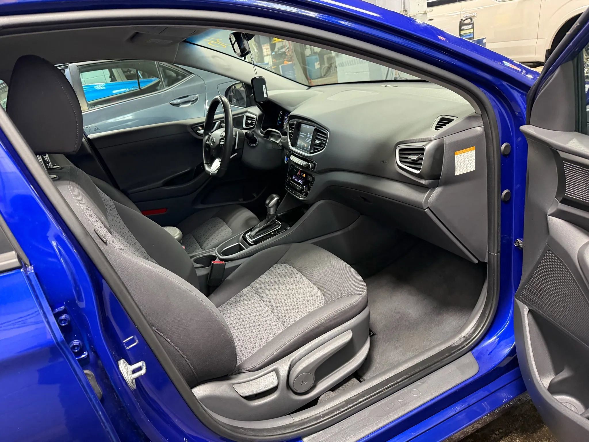 Used 2019 Hyundai Ioniq Plug-In Hybrid FWD image 12