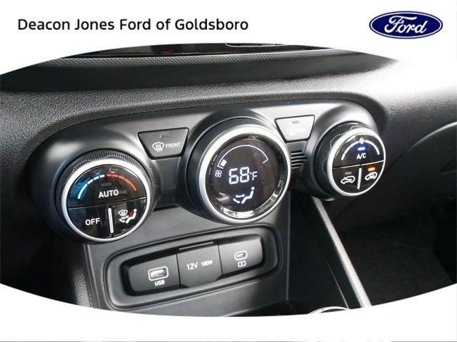 Used 2023 Hyundai Venue SEL image 25