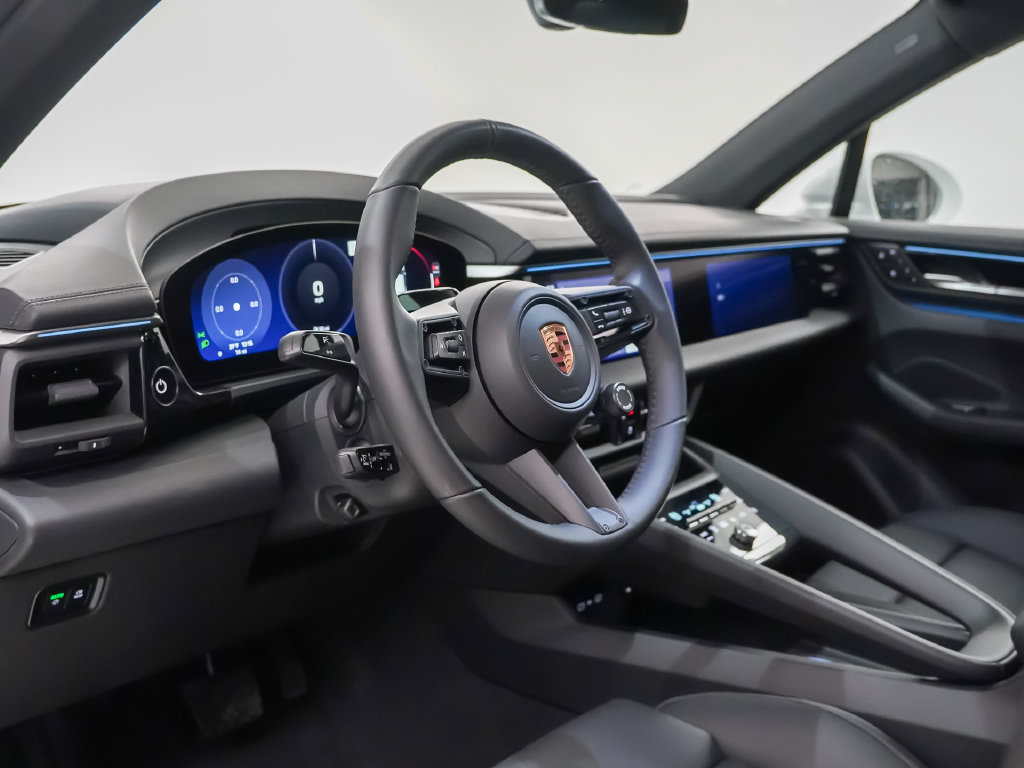 Certified 2026 Porsche Macan 4 Electric AWD/4WD image 4
