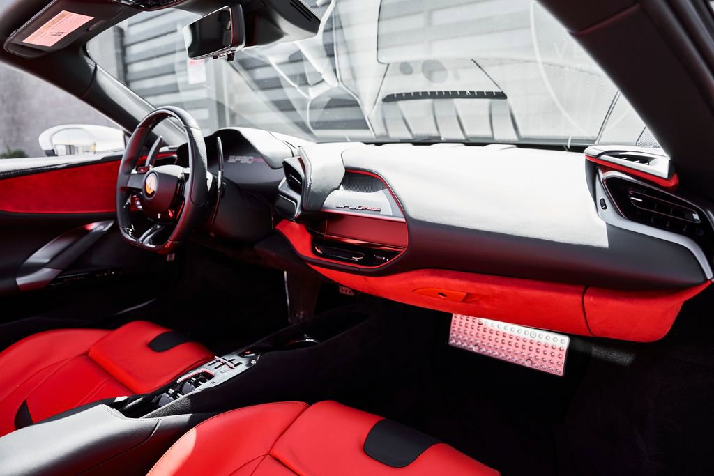Used 2024 Ferrari SF90 Spider image 44