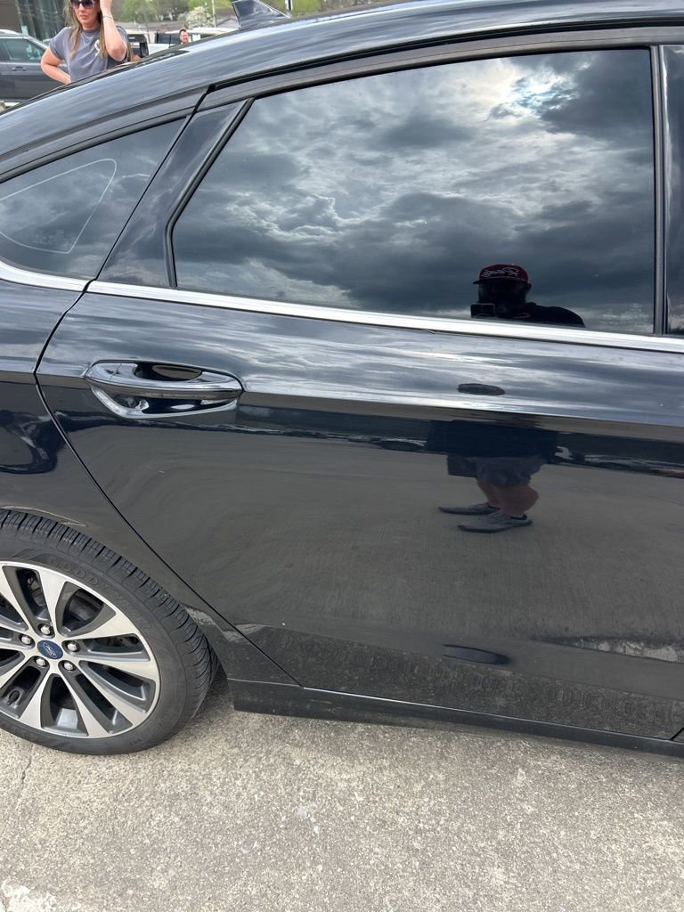 Used 2019 Ford Fusion SE image 3