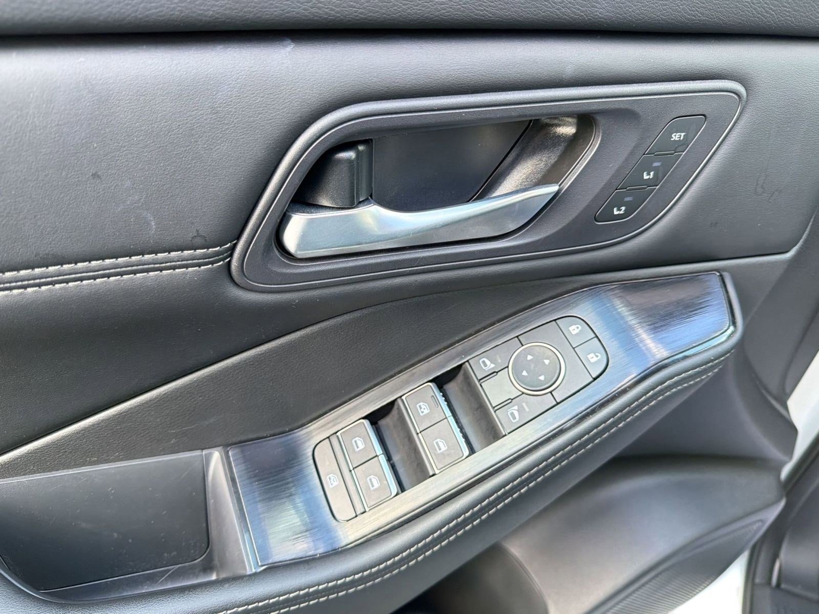 Used 2024 Nissan Rogue SL w/ SL Premium Package image 13