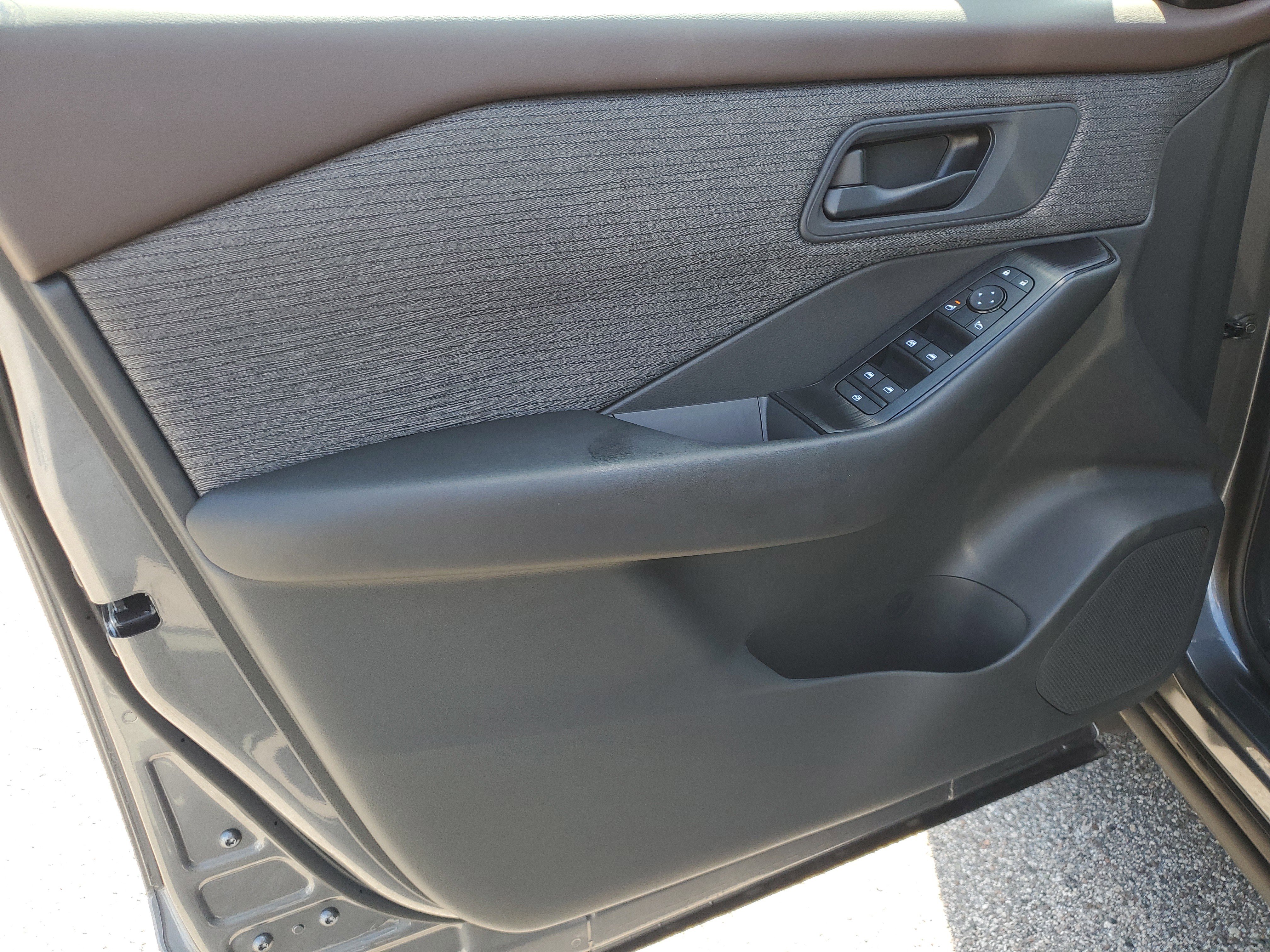 Certified 2023 Nissan Rogue S image 14