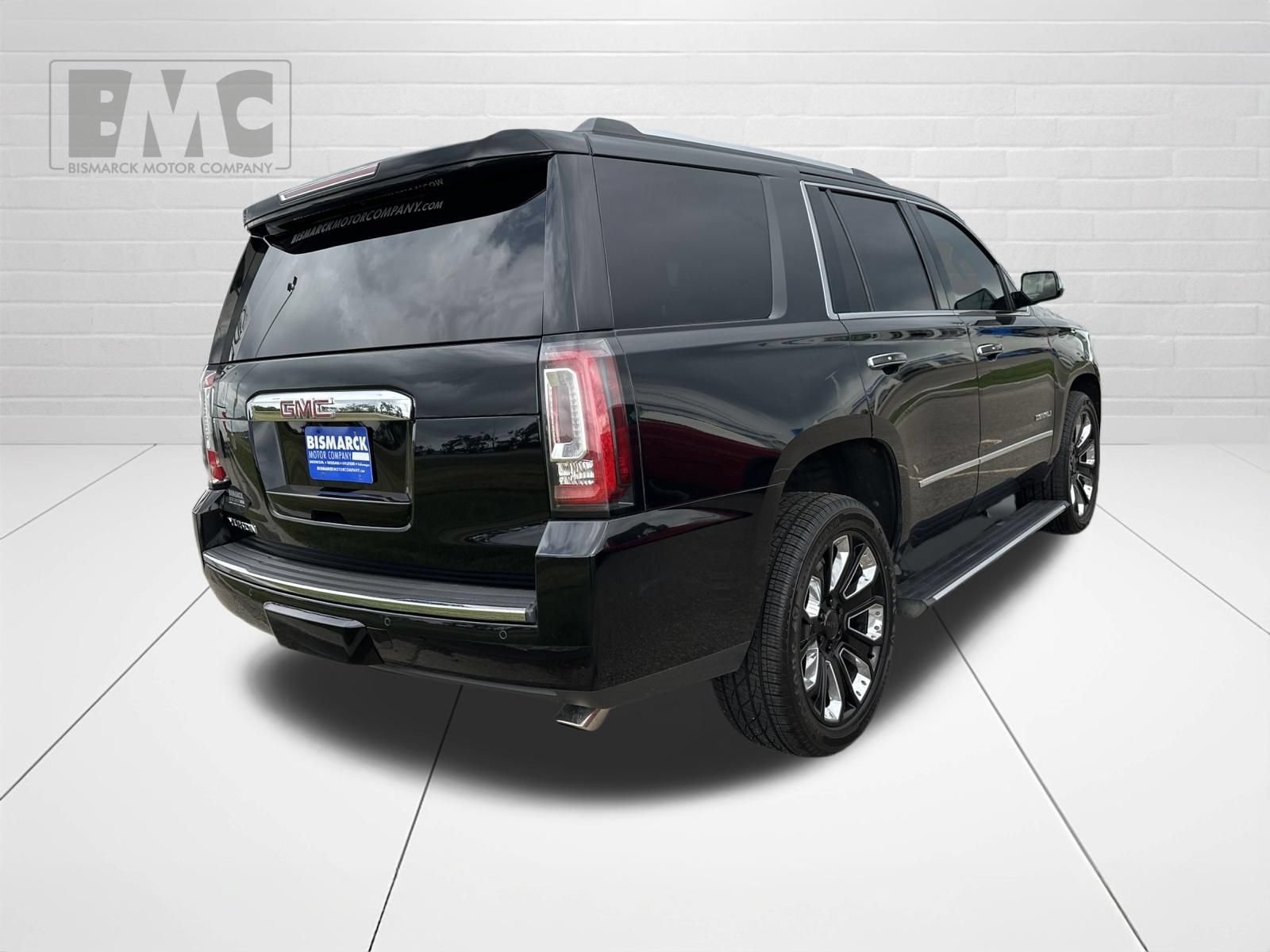 Used 2019 GMC Yukon Denali w/ Denali Ultimate Black Edition AWD/4WD image 3