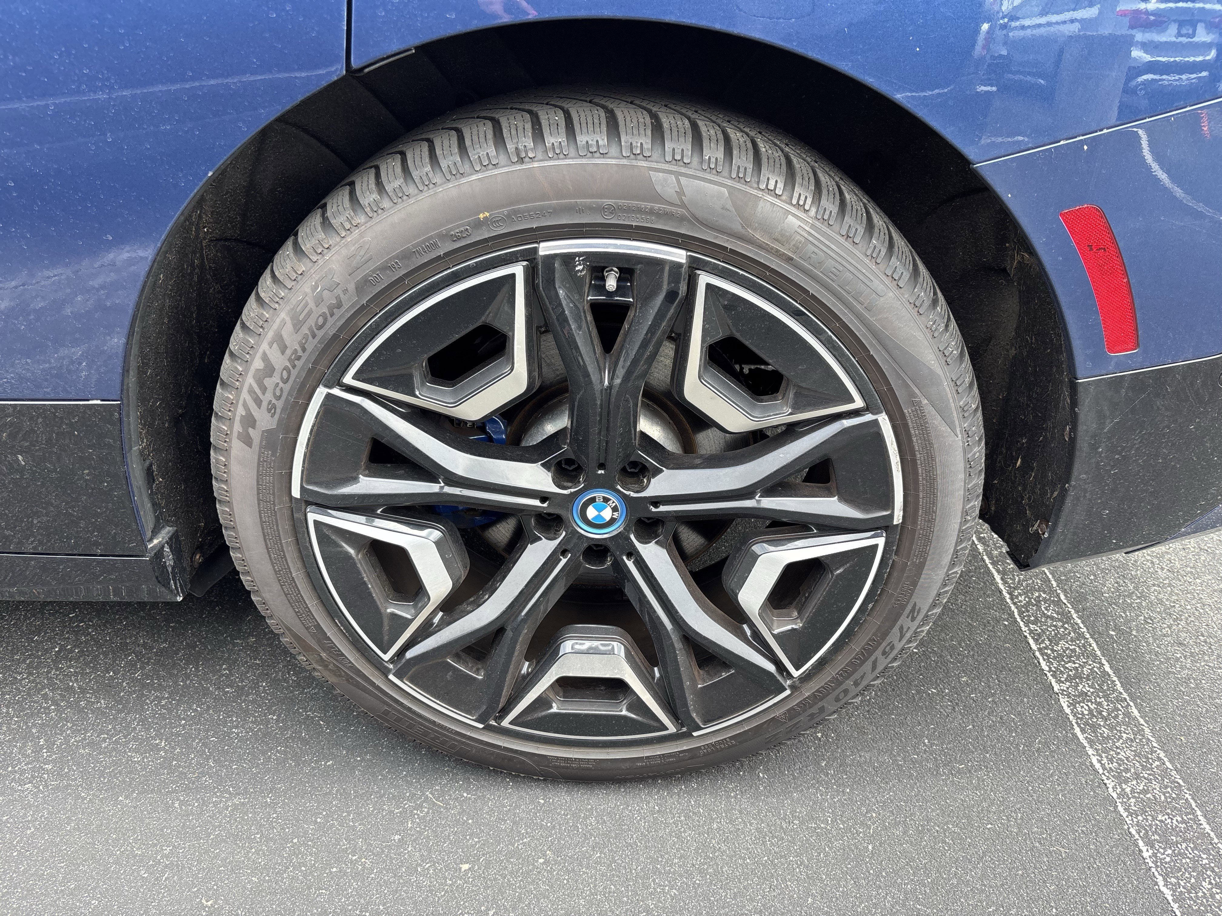 Certified 2024 BMW iX xDrive50 w/ Premium Package AWD/4WD image 36