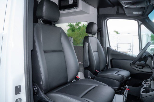 Used 2024 Mercedes-Benz Sprinter 2500 image 12