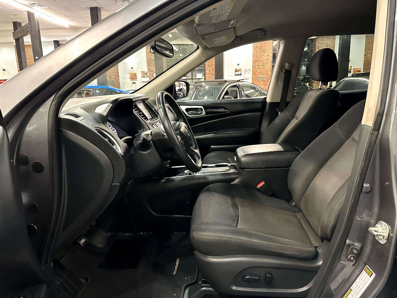 Used 2019 Nissan Pathfinder SV image 21