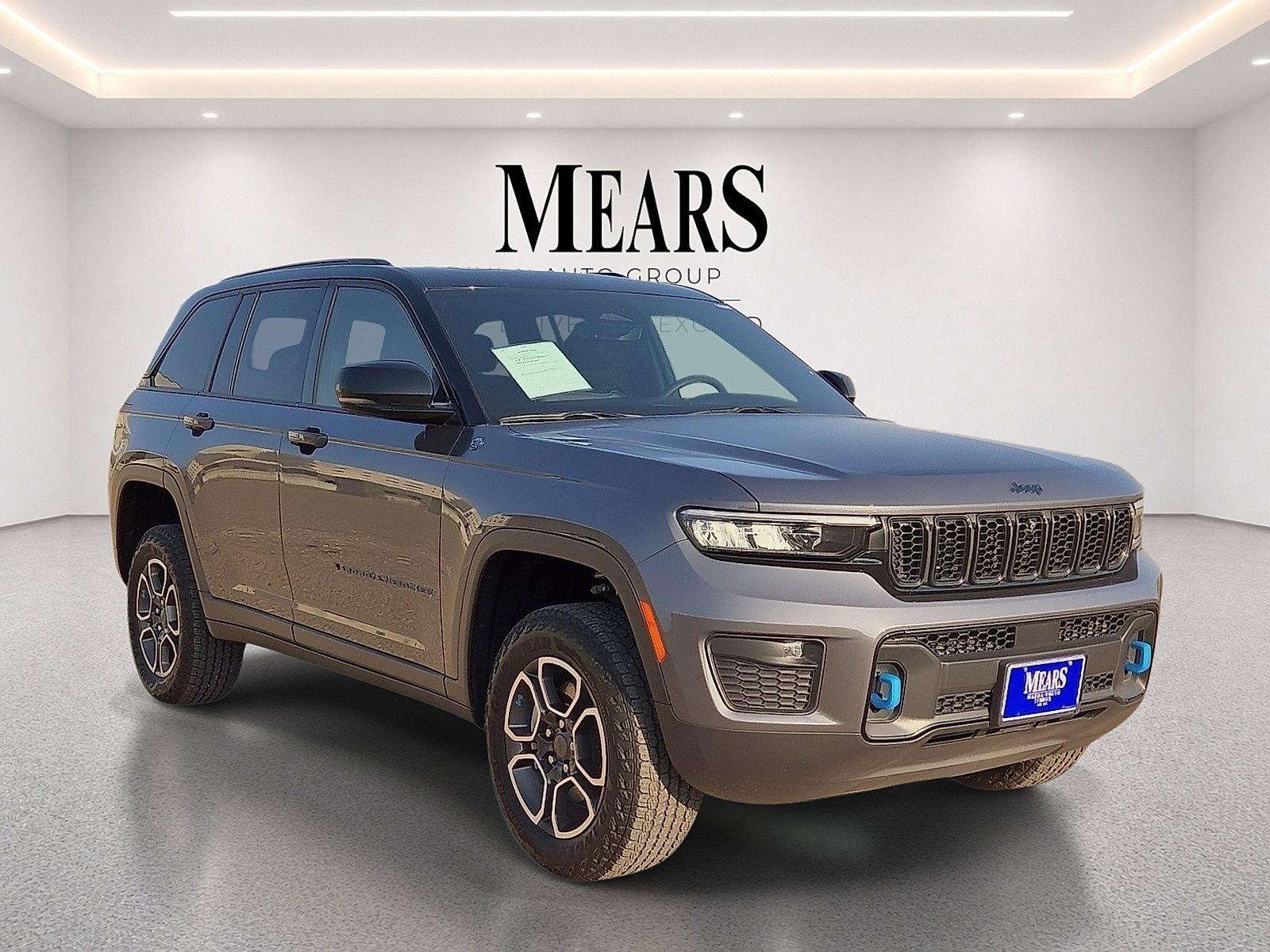 Used 2023 Jeep Grand Cherokee Trailhawk AWD/4WD image 7