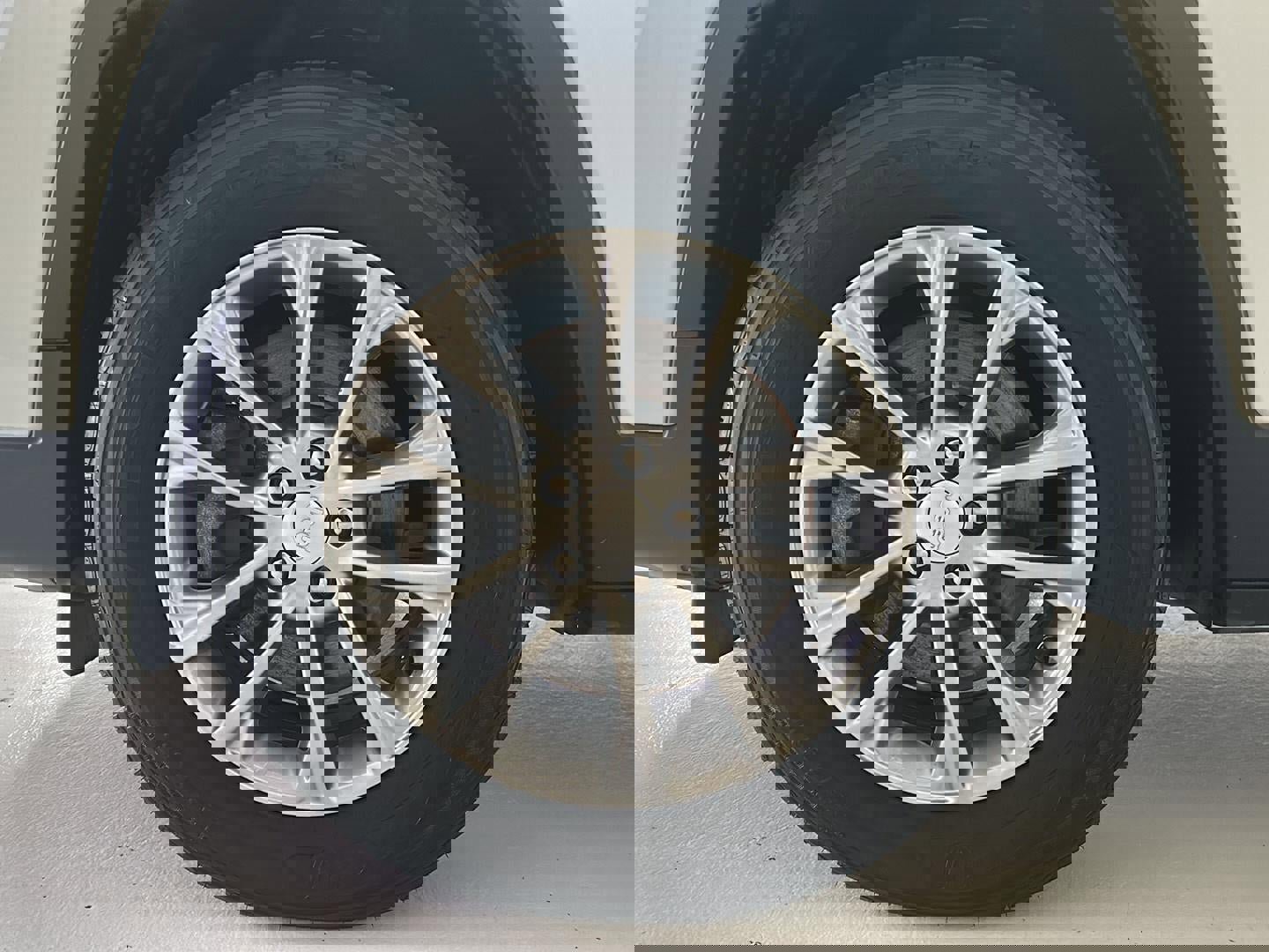 Used 2019 Jeep Cherokee Latitude Plus w/ Comfort/Convenience Group image 27