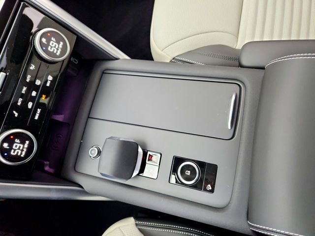 New 2026 Land Rover Discovery Limited Edition AWD/4WD image 22