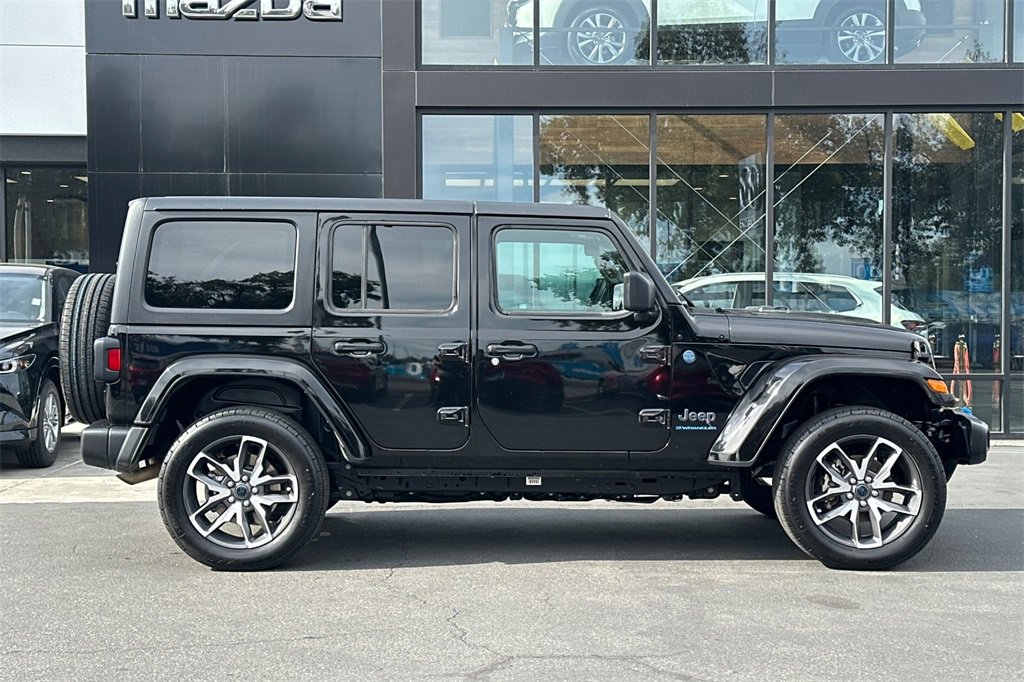 Used 2024 Jeep Wrangler Unlimited image 4