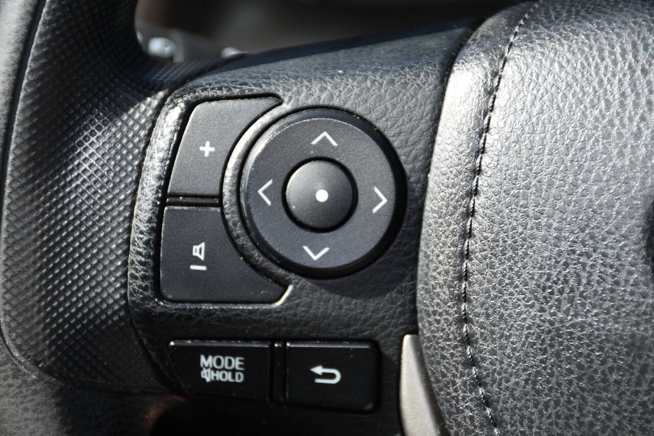 Used 2015 Toyota RAV4 XLE AWD/4WD image 28