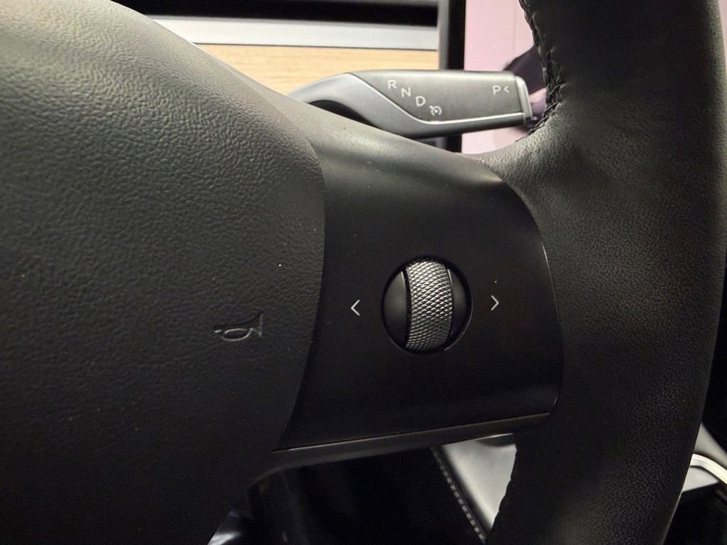 Used 2022 Tesla Model Y Long Range image 29