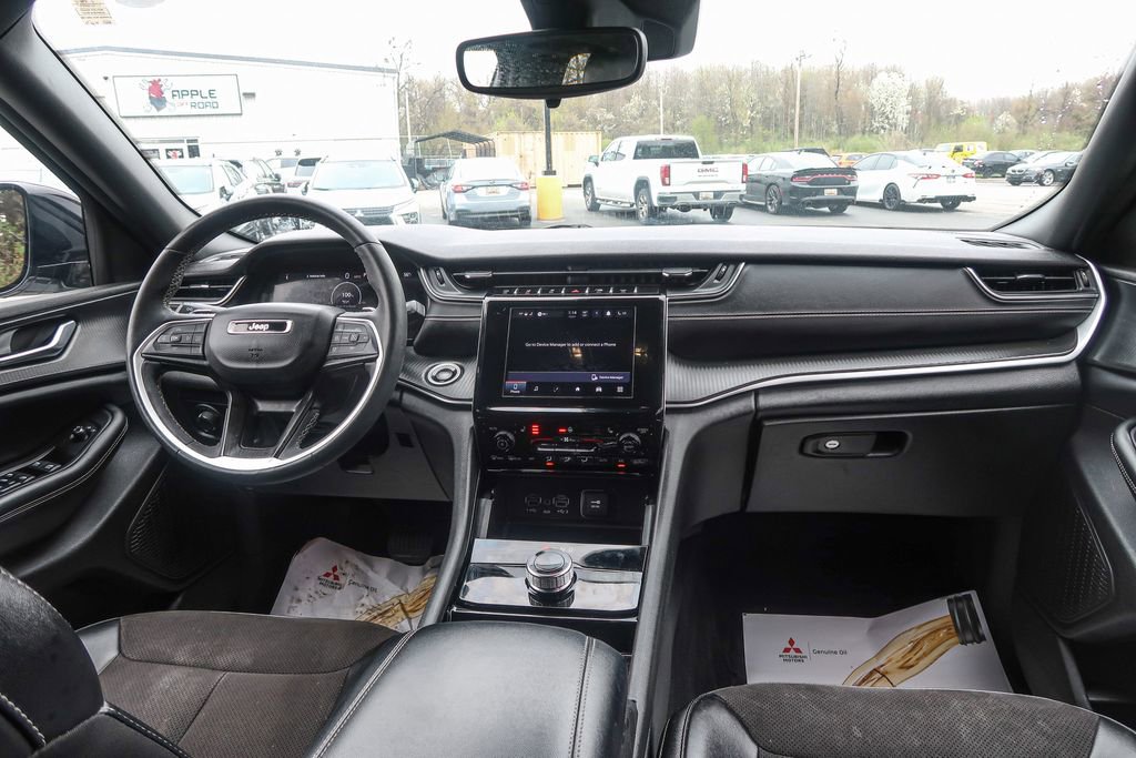 Used 2023 Jeep Grand Cherokee L Laredo RWD image 17