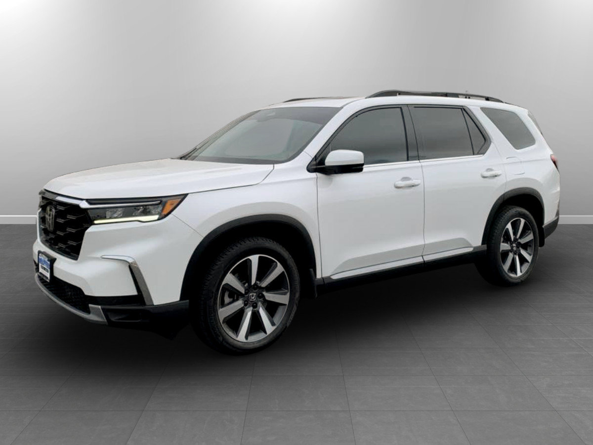 Used 2023 Honda Pilot Touring image 3