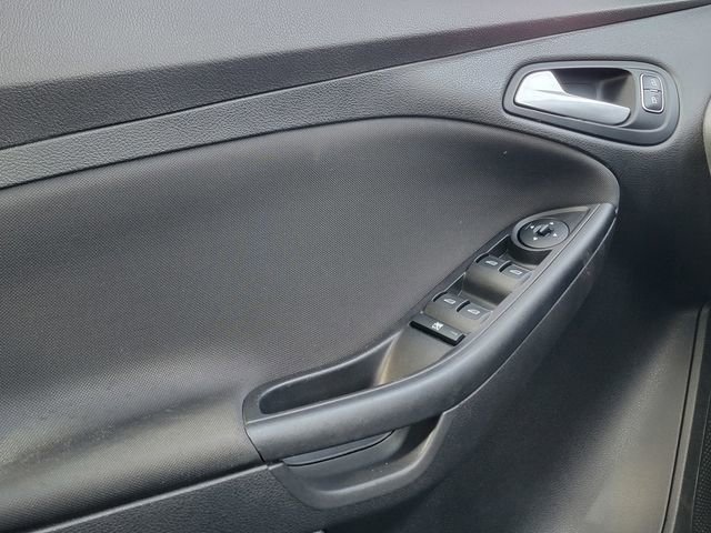 Certified 2017 Ford Focus SE image 36