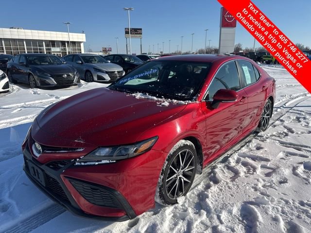 Used 2023 Toyota Camry SE image 1