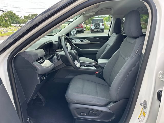 Used 2025 Ford Explorer Active AWD/4WD image 12