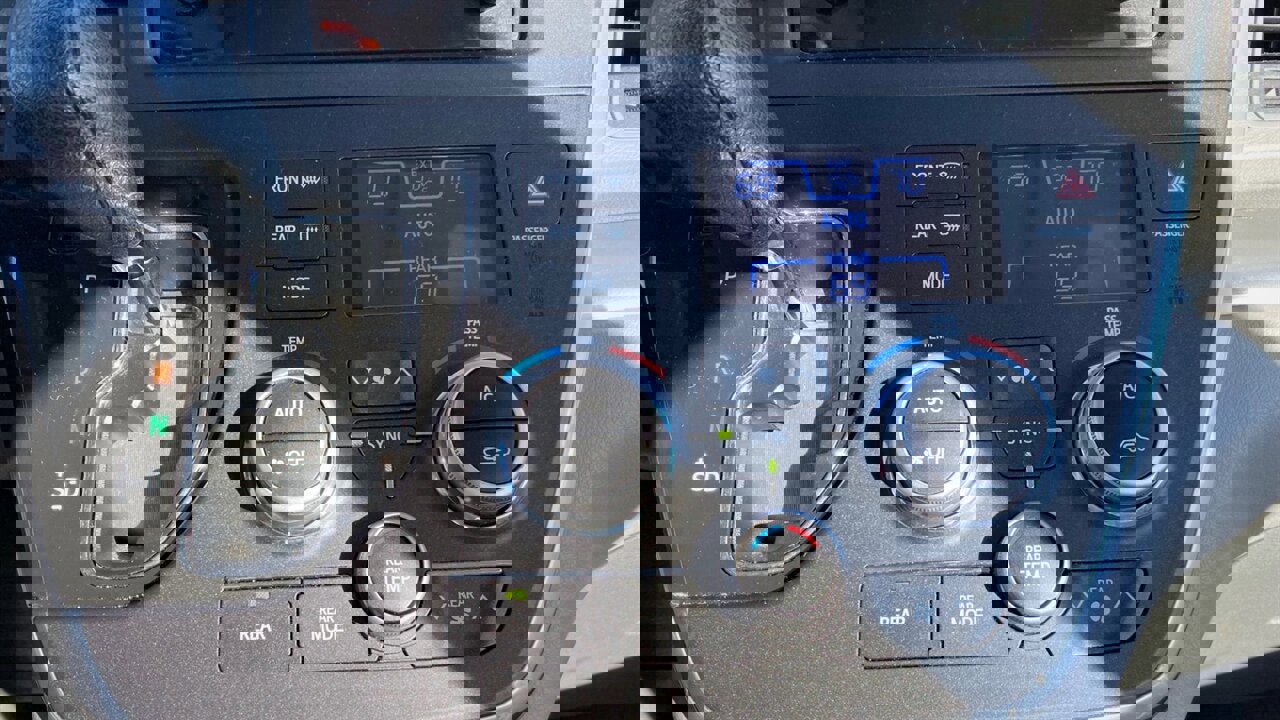 Used 2016 Toyota Sienna LE image 12