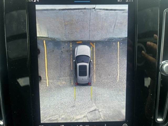 Certified 2023 Volvo XC40 B5 Plus w/ Protection Package Premier image 4