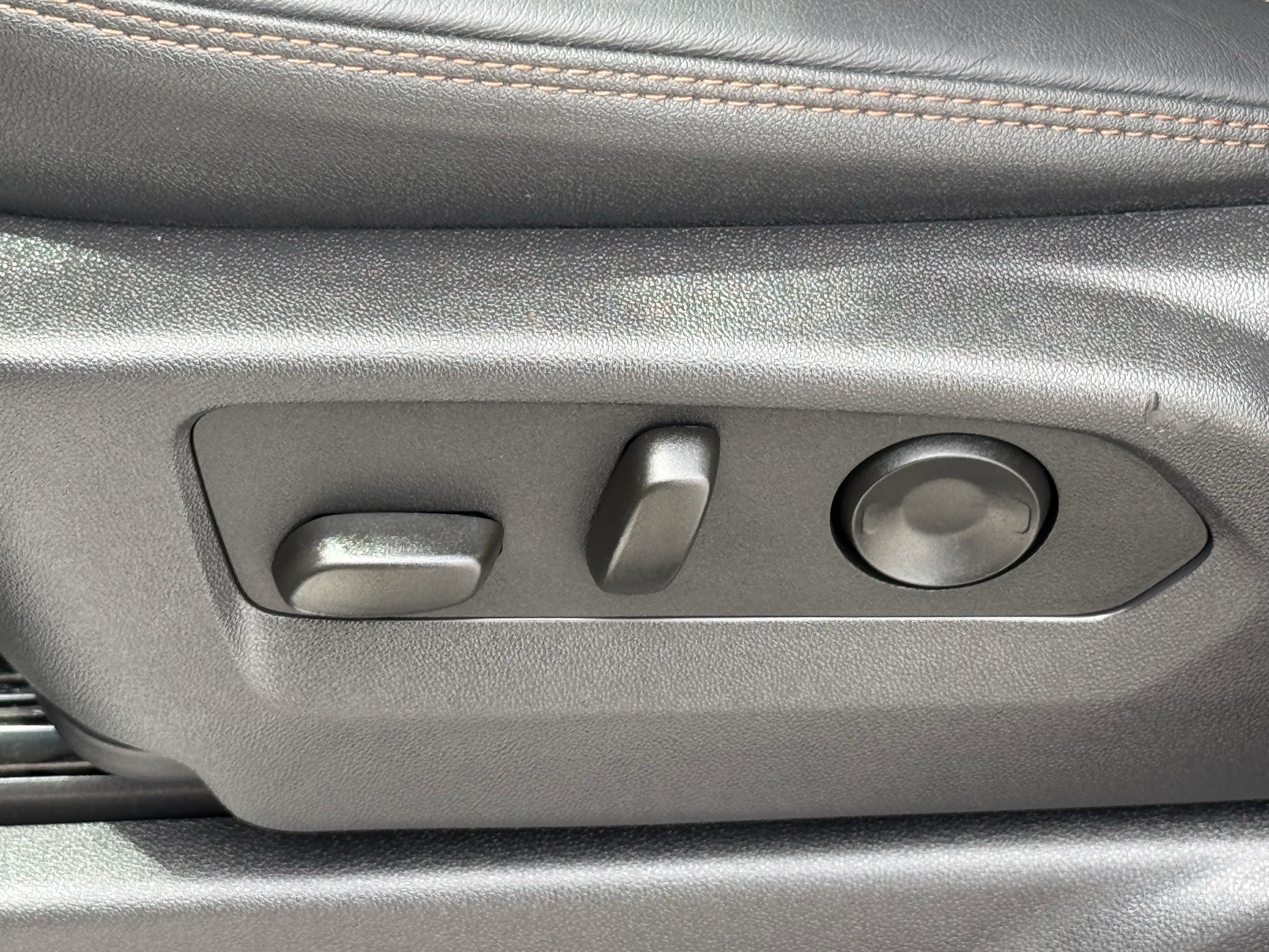 Used 2025 GMC Sierra 1500 AT4 w/ AT4 Premium Package image 30