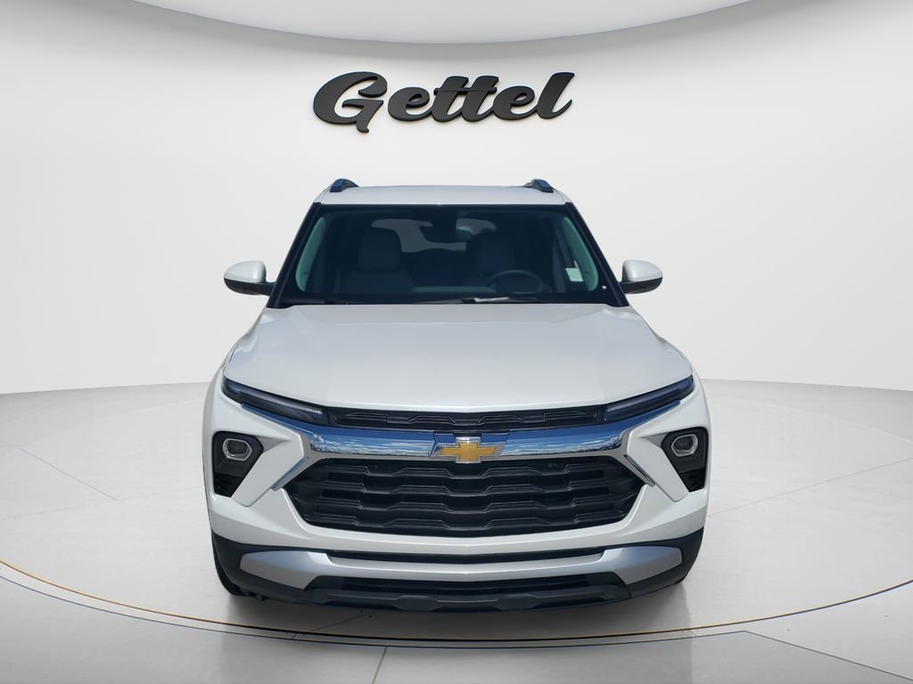 Used 2024 Chevrolet TrailBlazer LT w/ LT Cold Weather Package FWD image 2
