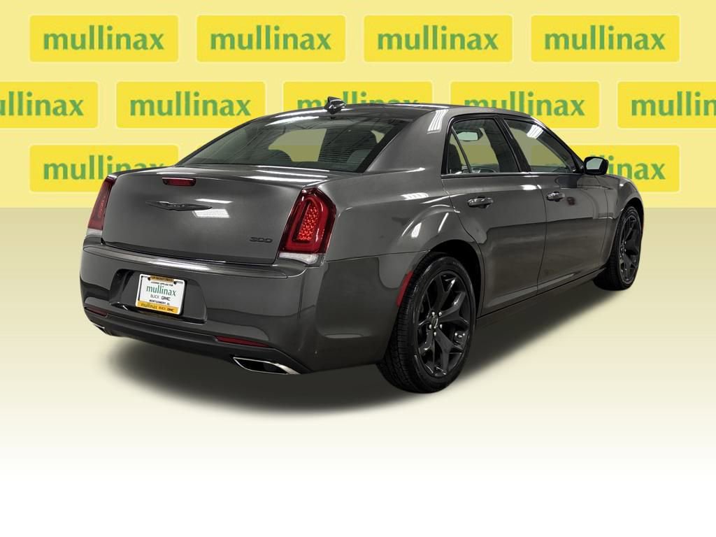 Used 2022 Chrysler 300 Touring w/ Sport Appearance Package image 20