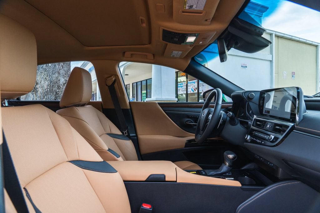 Used 2025 Lexus ES 300h w/ Premium Package FWD image 27