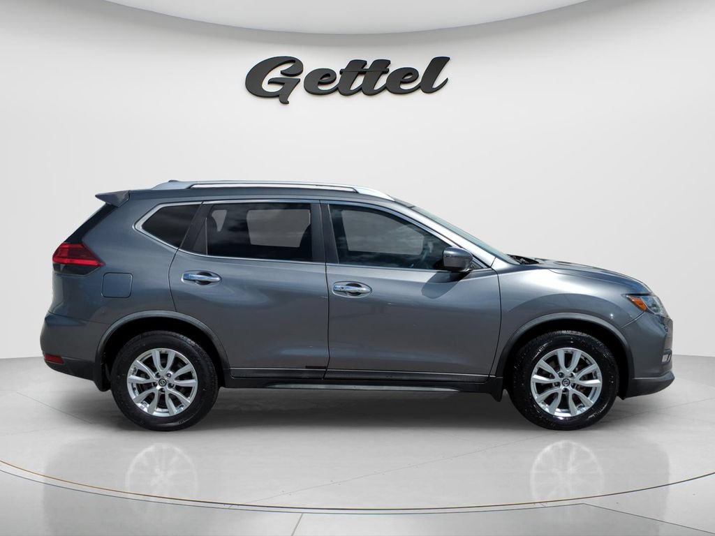 Used 2017 Nissan Rogue SV FWD image 4