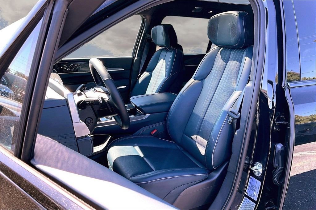 Certified 2025 Cadillac Escalade IQ Sport 2 w/ LPO, ONYX Package AWD/4WD image 21