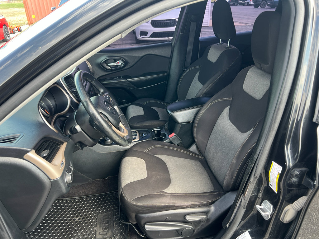 Used 2016 Jeep Cherokee Sport w/ Cold Weather Group image 12