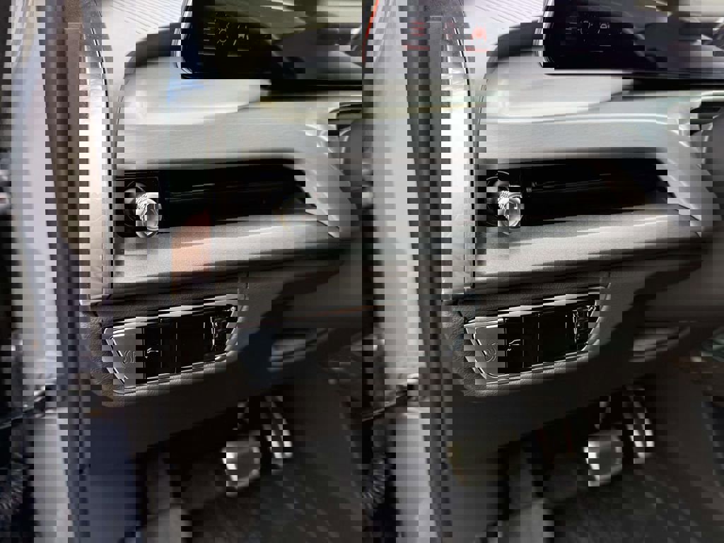 New 2026 Cadillac Vistiq Luxury w/ LPO, Floor Liner Package image 23