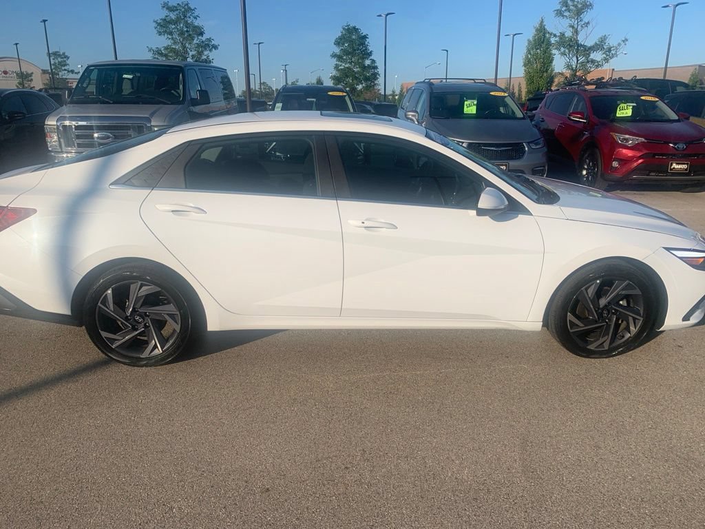 Certified 2025 Hyundai Elantra SEL FWD image 6