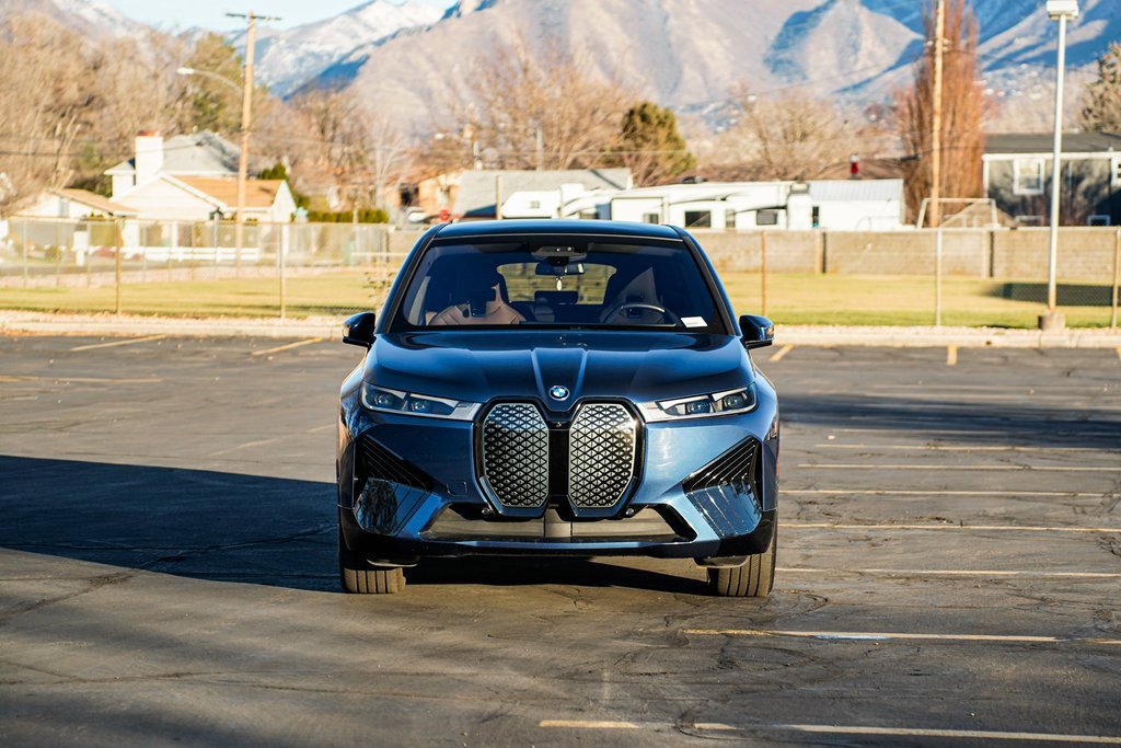 Used 2024 BMW iX xDrive50 w/ Premium Package image 2