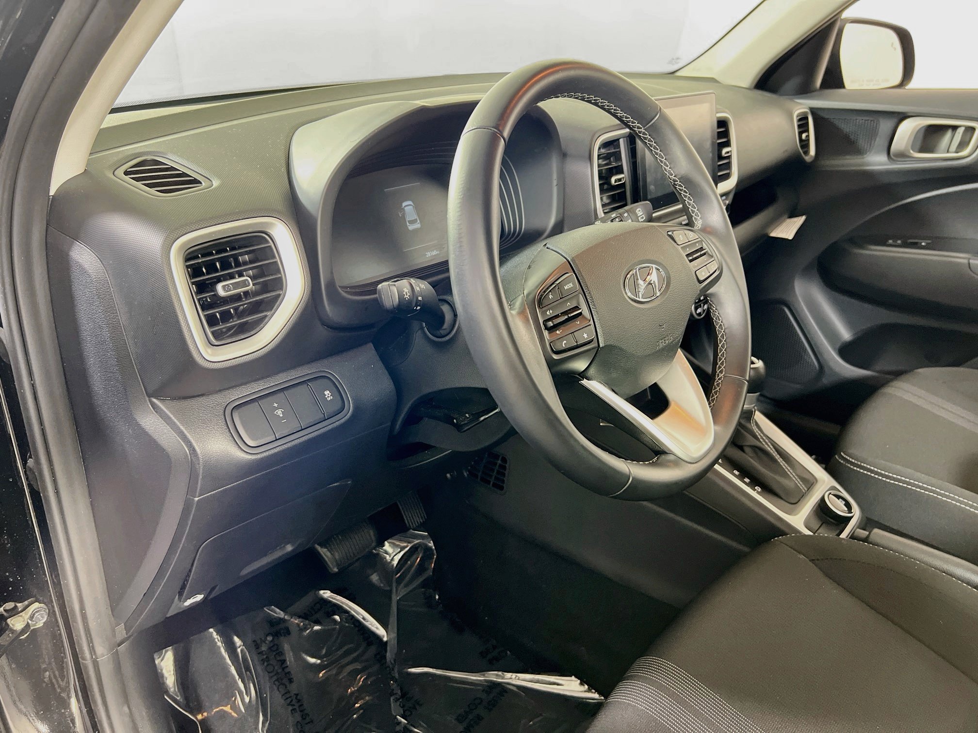 Used 2023 Hyundai Venue SEL w/ Cargo Package FWD image 9