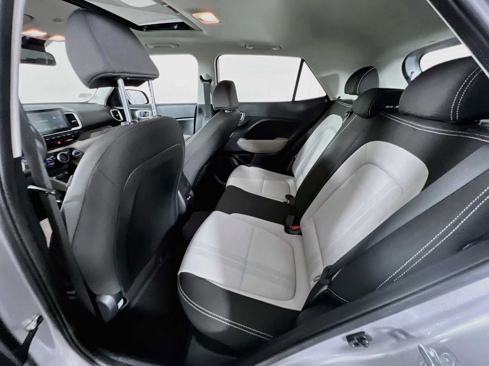 Certified 2025 Hyundai Venue FWD image 25