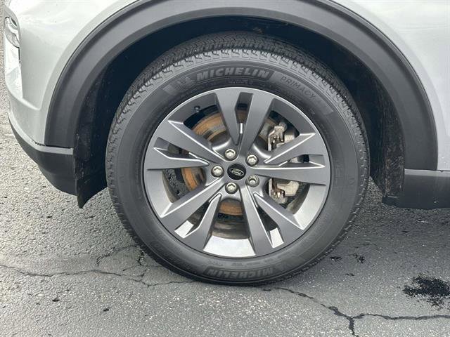 Used 2024 Ford Explorer XLT w/ Equipment Group 202A AWD/4WD image 8