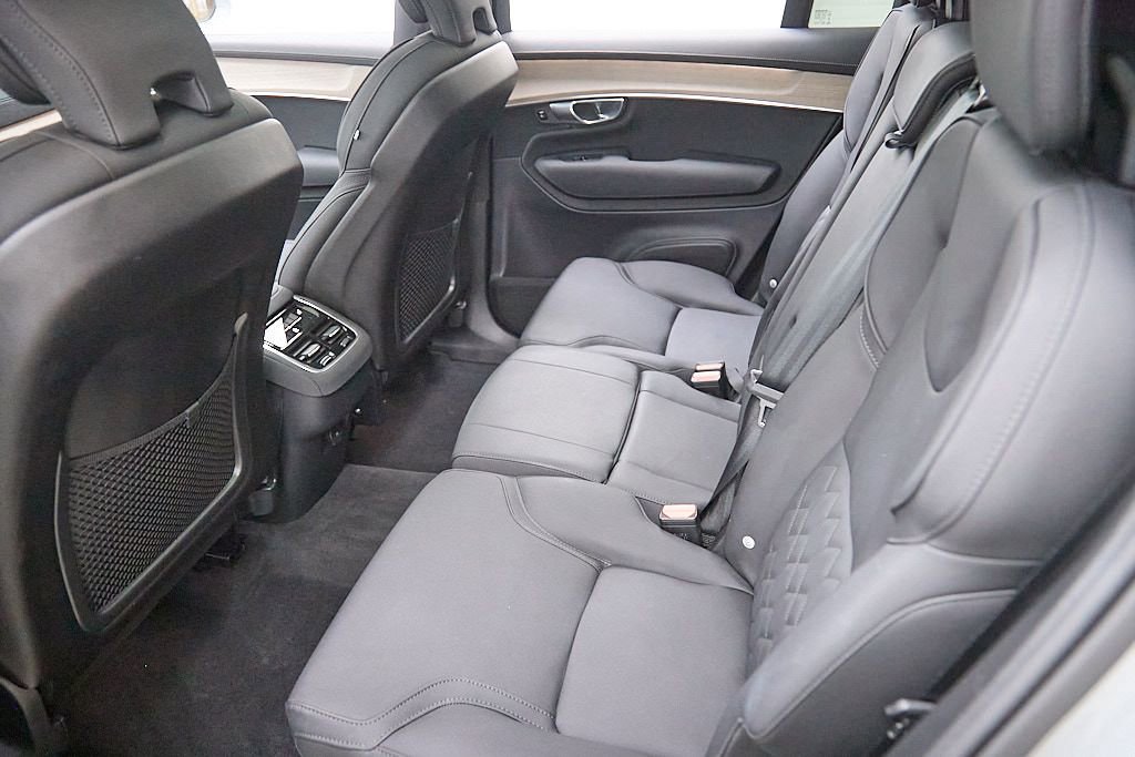 Used 2025 Volvo XC90 B6 Plus image 21